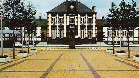 Place du marché (place Michel Duval).jpg